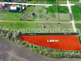 SİLİVRİ AKÖREN'DE KÖYE YAKIN 1.800 m² KADASTRO YOL CEPHELİ ARAZİ